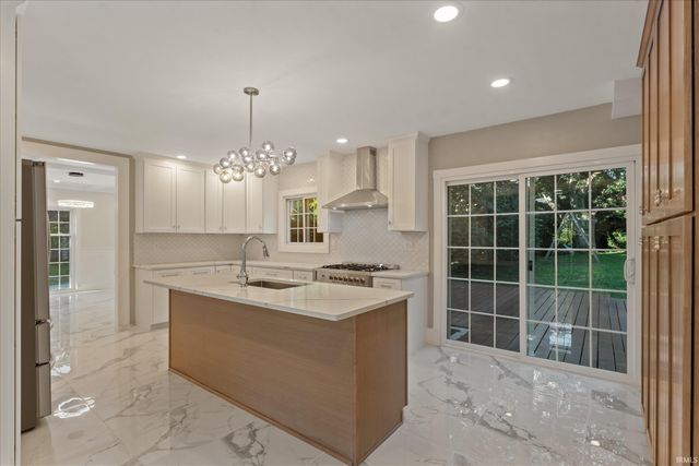 3002 Robinhood Lane, South Bend, IN 46614