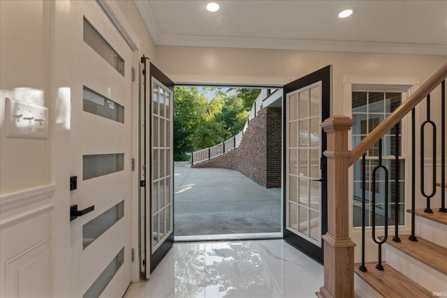 3002 Robinhood Lane, South Bend, IN 46614