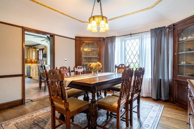 6110 Washington CIRCLE, Wauwatosa, WI 53213