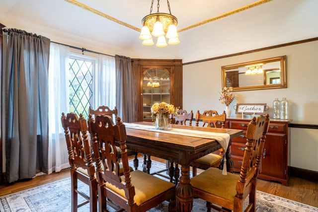 6110 Washington CIRCLE, Wauwatosa, WI 53213