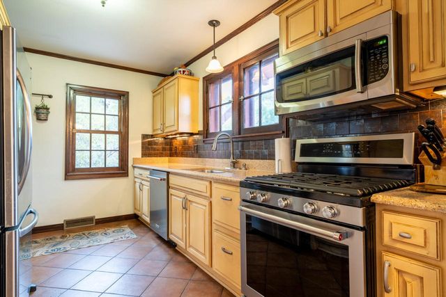 6110 Washington CIRCLE, Wauwatosa, WI 53213