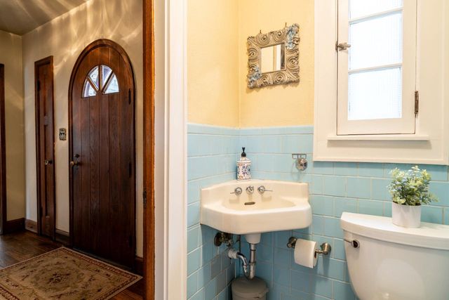 6110 Washington CIRCLE, Wauwatosa, WI 53213