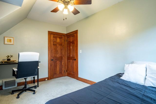 6110 Washington CIRCLE, Wauwatosa, WI 53213