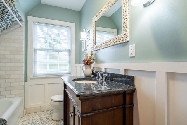 6110 Washington CIRCLE, Wauwatosa, WI 53213