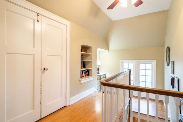 6110 Washington CIRCLE, Wauwatosa, WI 53213