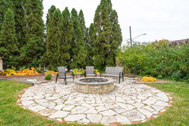 6110 Washington CIRCLE, Wauwatosa, WI 53213