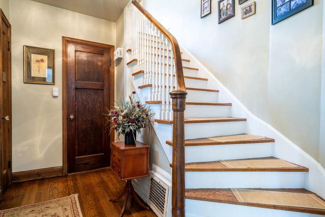 6110 Washington CIRCLE, Wauwatosa, WI 53213