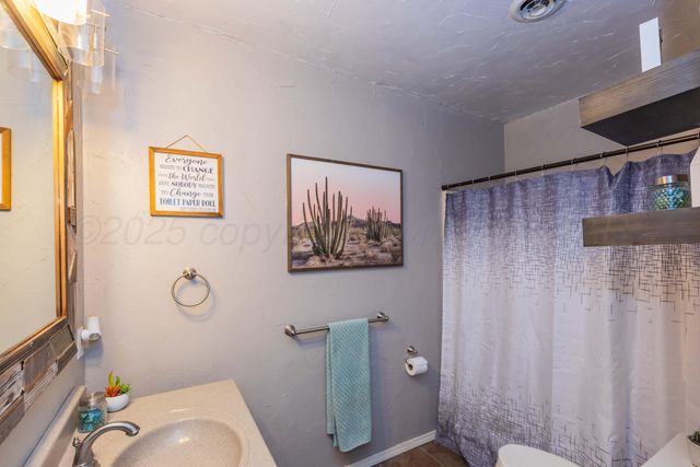 1607 N Mary Ellen Street, Pampa, TX 79065