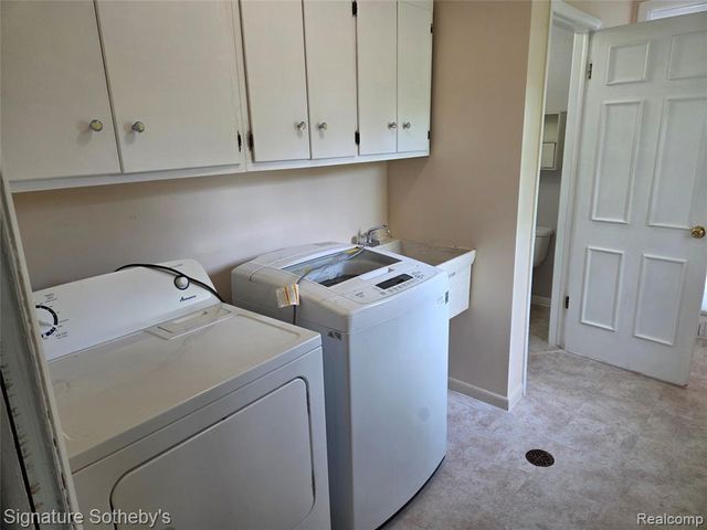 5715 Hobnail Circle, West Bloomfield, MI 48322