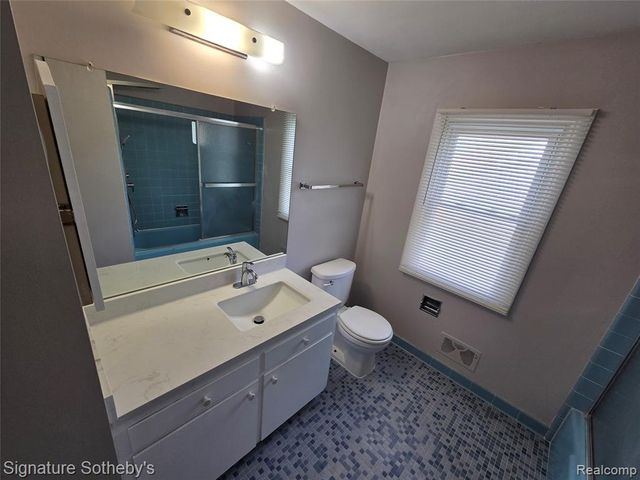 5715 Hobnail Circle, West Bloomfield, MI 48322