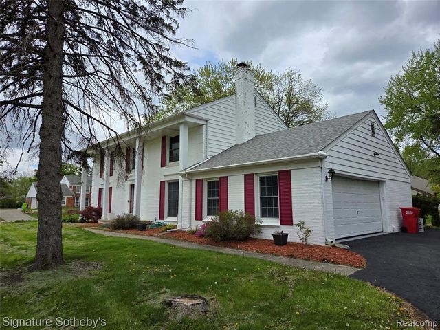 5715 Hobnail Circle, West Bloomfield, MI 48322