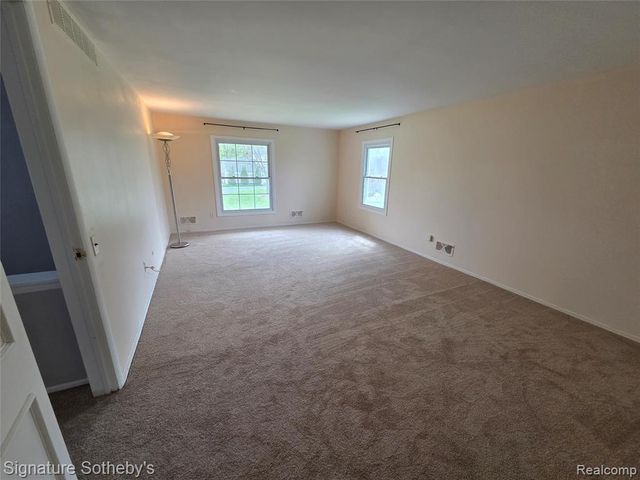 5715 Hobnail Circle, West Bloomfield, MI 48322