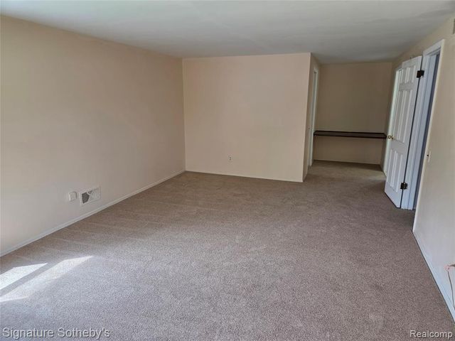 5715 Hobnail Circle, West Bloomfield, MI 48322