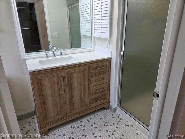 5715 Hobnail Circle, West Bloomfield, MI 48322