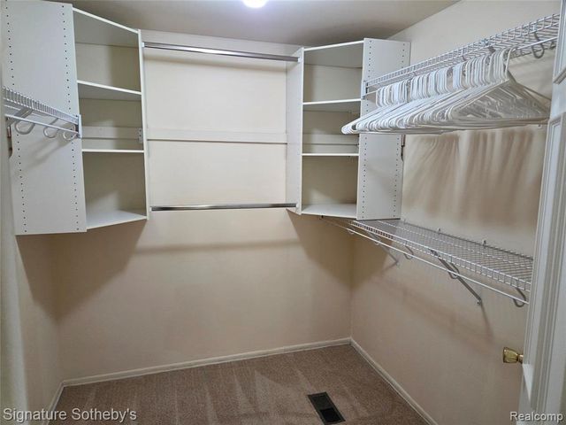 5715 Hobnail Circle, West Bloomfield, MI 48322
