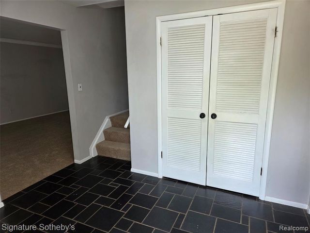 5715 Hobnail Circle, West Bloomfield, MI 48322