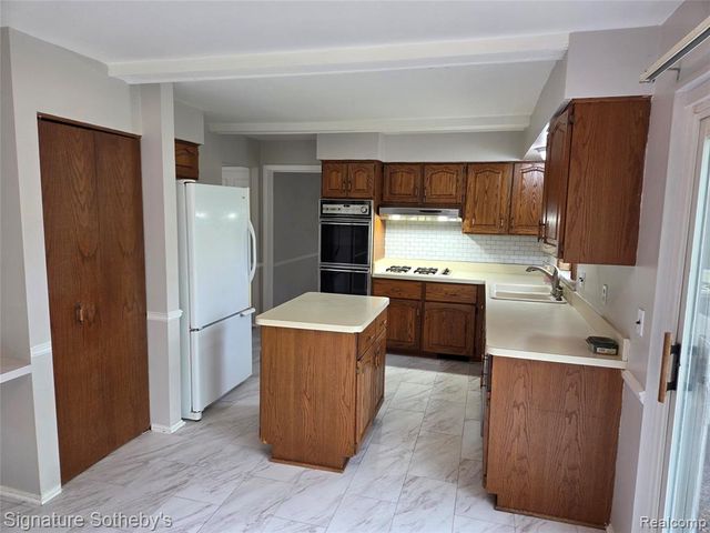 5715 Hobnail Circle, West Bloomfield, MI 48322