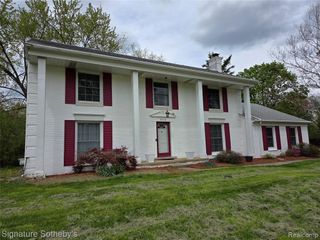 5715 Hobnail Circle, West Bloomfield, MI 48322