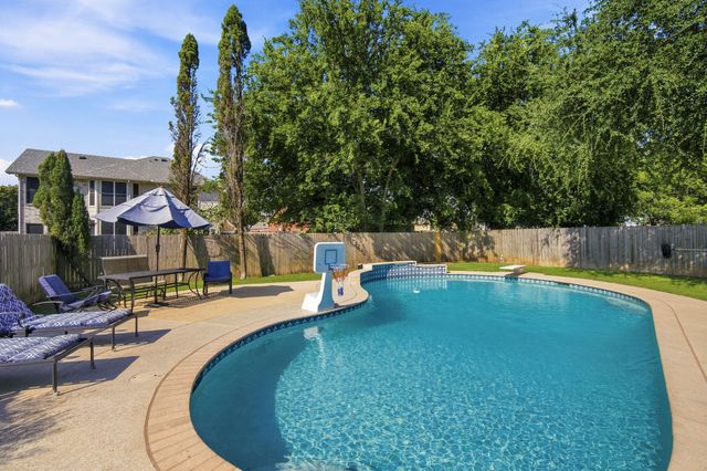 316 Willow Creek Lane, Glenn Heights, TX 75154