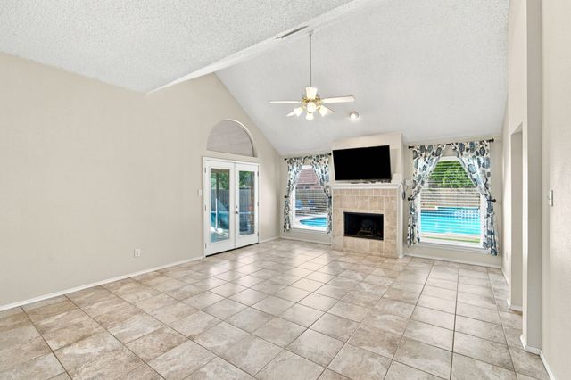 316 Willow Creek Lane, Glenn Heights, TX 75154