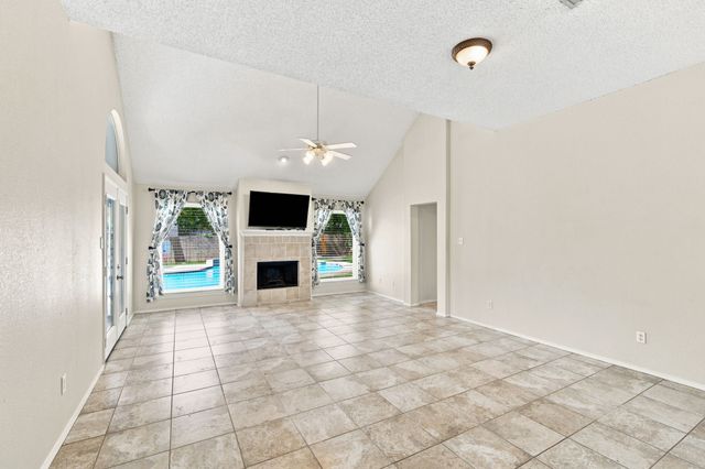 316 Willow Creek Lane, Glenn Heights, TX 75154