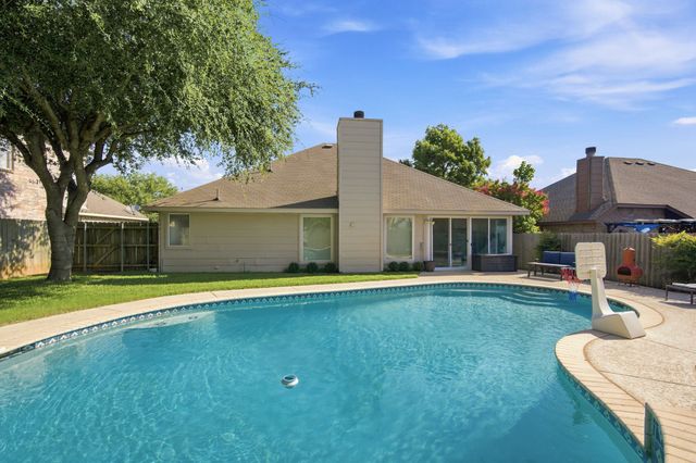 316 Willow Creek Lane, Glenn Heights, TX 75154