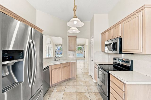 316 Willow Creek Lane, Glenn Heights, TX 75154