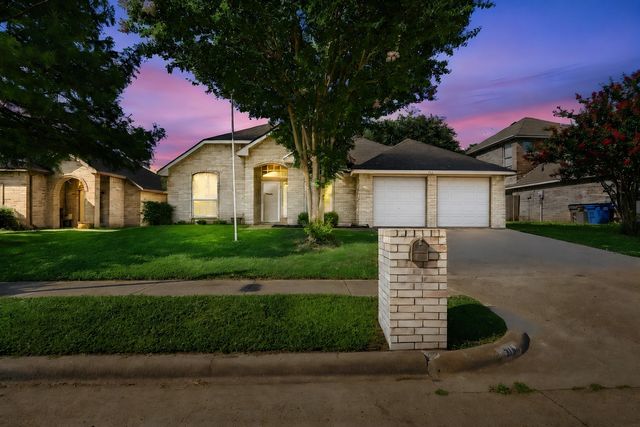 316 Willow Creek Lane, Glenn Heights, TX 75154
