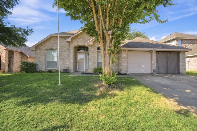 316 Willow Creek Lane, Glenn Heights, TX 75154