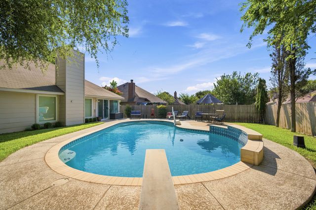 316 Willow Creek Lane, Glenn Heights, TX 75154