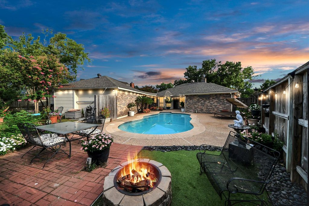 610 Mistycreek Drive, Richmond, TX 77406