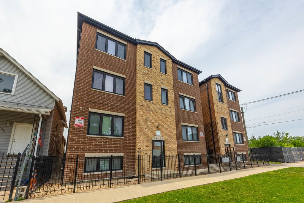 738 N Avers Avenue GS, Chicago, IL 60624