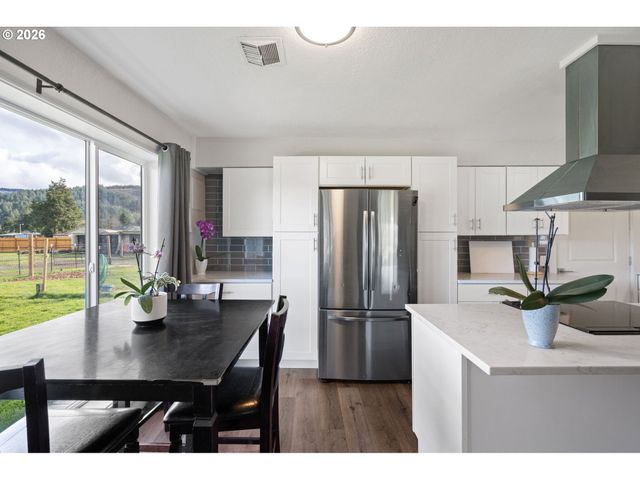 82517 Greenwood St, Creswell, OR 97426