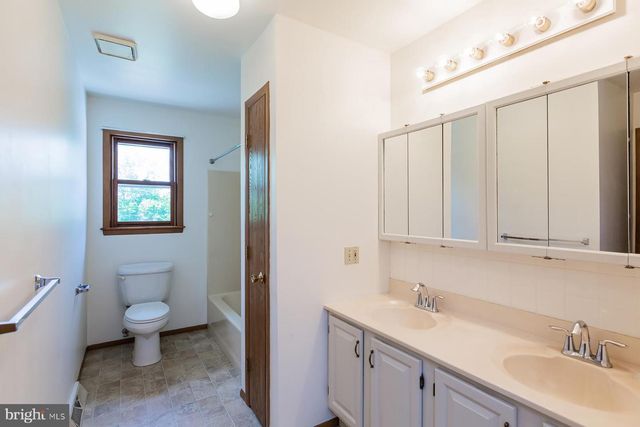 3 APACHE LN, Willow Street, PA 17584