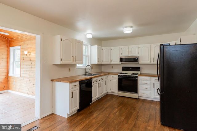 3 APACHE LN, Willow Street, PA 17584