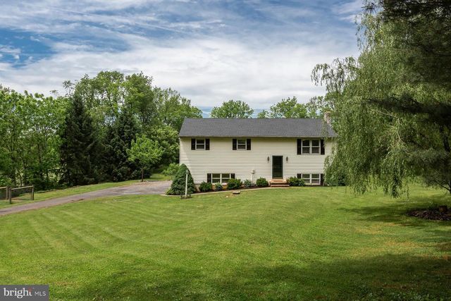 3 APACHE LN, Willow Street, PA 17584