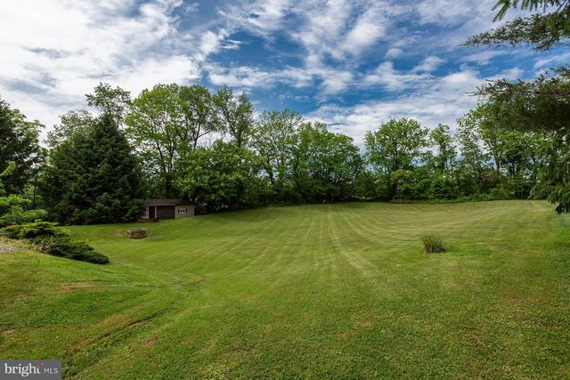 3 APACHE LN, Willow Street, PA 17584
