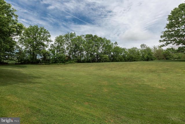 3 APACHE LN, Willow Street, PA 17584