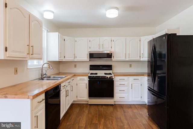 3 APACHE LN, Willow Street, PA 17584