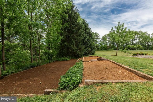 3 APACHE LN, Willow Street, PA 17584