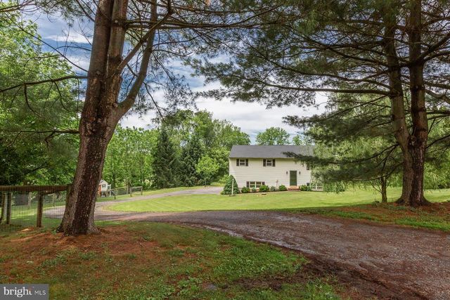 3 APACHE LN, Willow Street, PA 17584