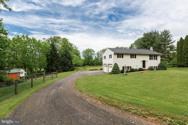 3 APACHE LN, Willow Street, PA 17584