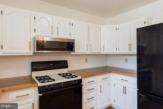 3 APACHE LN, Willow Street, PA 17584