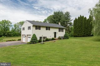 3 APACHE LN, Willow Street, PA 17584
