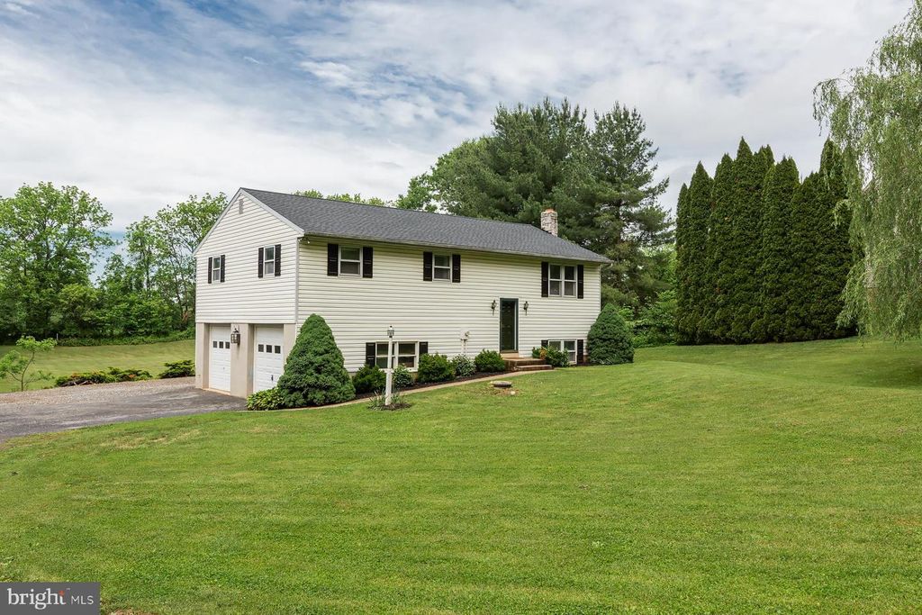 3 APACHE LN, Willow Street, PA 17584