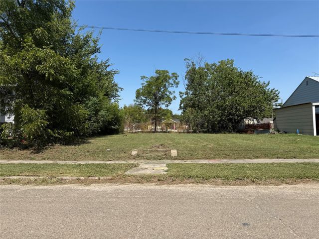 2006 Oneal Street, Greenville, TX 75401