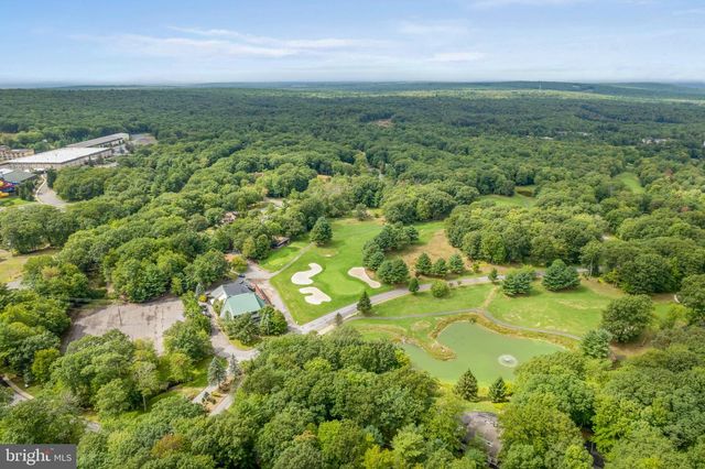 49 FOREST DR, Lake Harmony, PA 18624