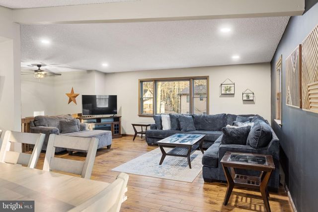 49 FOREST DR, Lake Harmony, PA 18624