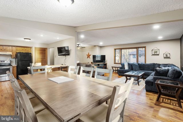 49 FOREST DR, Lake Harmony, PA 18624