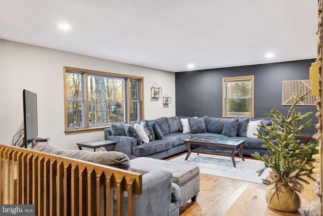 49 FOREST DR, Lake Harmony, PA 18624